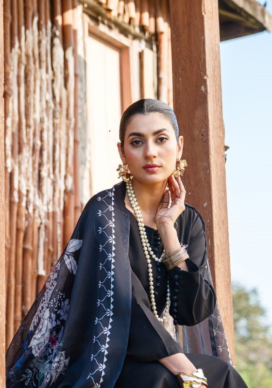 Raaya Noir – Luxury Lawn 3-Piece Suit (NLC-107-PK)